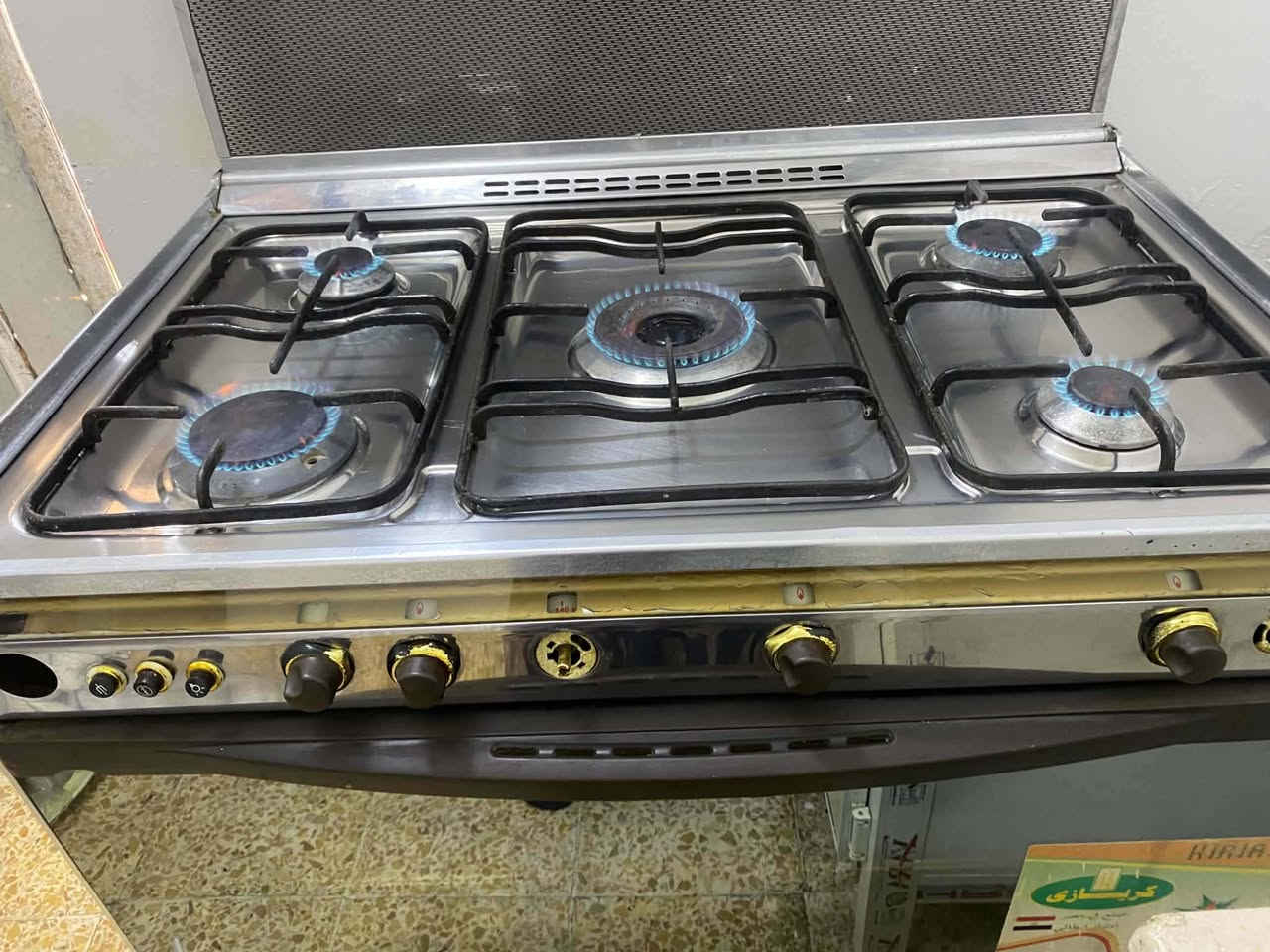 طباخ كريازي مصري الأصلي نضيف كله شغال
السعر ٣٥٠
هاتف ***********

