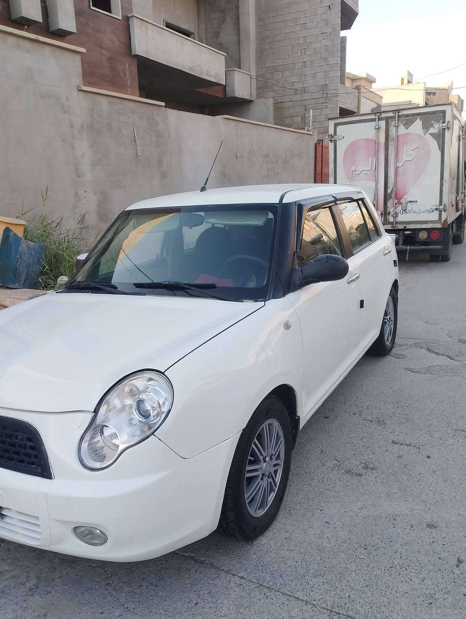 سلام عليكم 
ليفان 320
سياره كلش نضيفه 
سياره رقم نينوى الجديد
هزه جديده
سياره بدون صبغ 
بيه ملاحظات بارد 
تيات السياره جديده 
محرك وكير اب شرط 
الطخم ماله كله جديد 
سياره كامله من كلشي 
مديل 2012
***********
مكان السياره موصل الايسر 
السعر 52بيه مجال قليل
