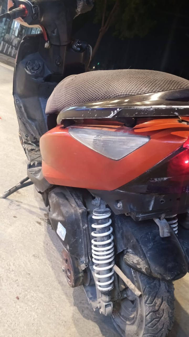 دراجـة نوع ثعلب 🛵
. 
بيها نقوصات❗❗
. 
. قبق مال هندر(فقط يحتاجلة براغي)

. بريك خلفي 

. للأستفـسار ❗
«***********»
مكاني (بغداد.   الغزالية) 
السعر(250 ) وبيها مجال للطيبين
