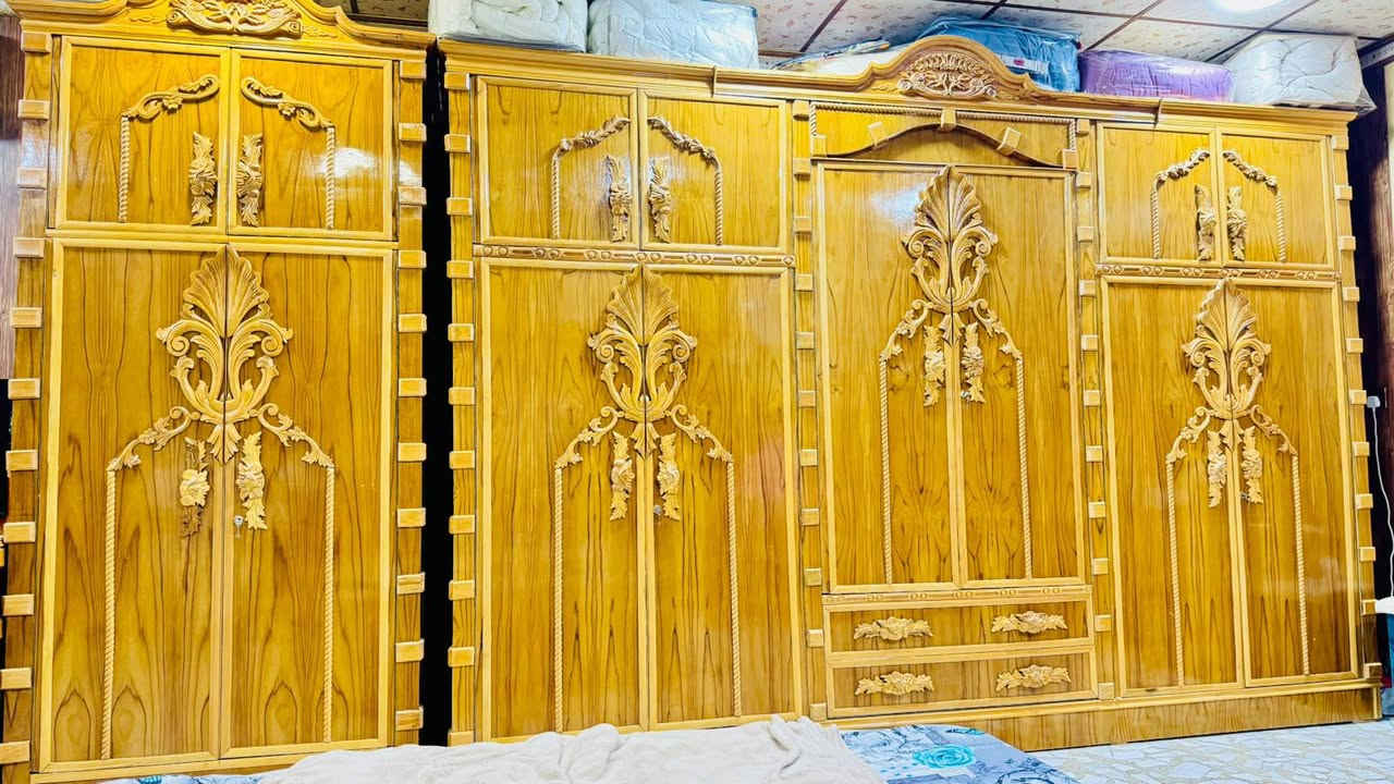 غرفة نوم • موديل المسرح • نقش بالأبواب