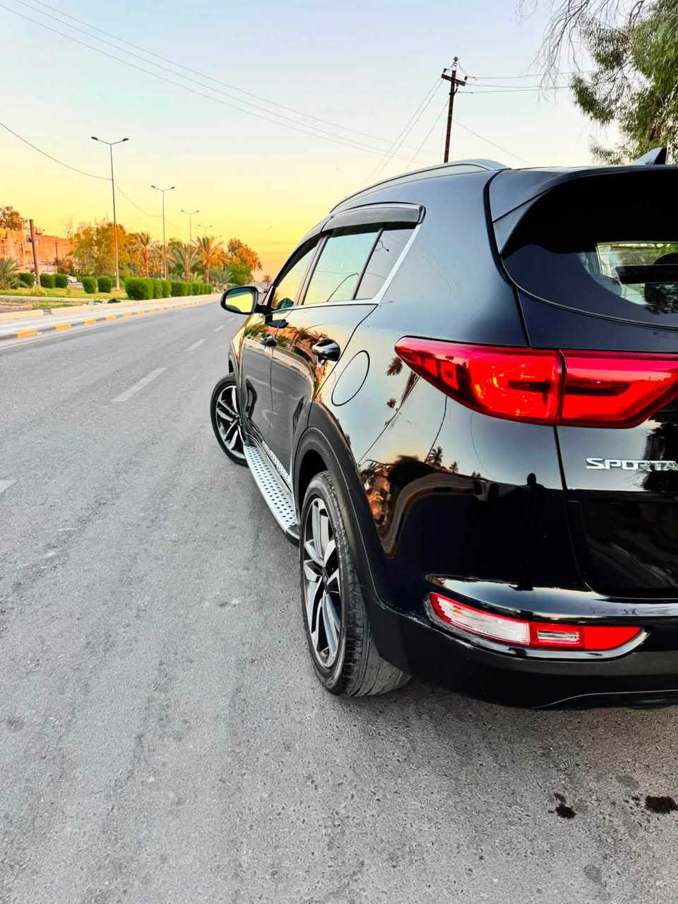 سبورتج موديل 2019
امريكي حادثها دعامية أمامية ومصلحة حتى مو مبدلة بدون ايرباك
ماشية 61 ميل قابل للزيادة
داخلها لونين
تبريد قطعتين
مناخين منفصلين
كاميرا دوارة
لايت زنون
تحكمات استيرن
وبقية المواصفات
سعرها 156$ 
عنوان العامريه 

‭***********‬
