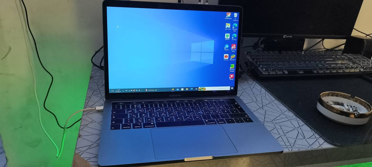 السلام عليكم
MacBook Pro 13-inch للبيع

 المواصفات داخل الصور وتكدر تحولها من نضام ابل إلى ويندوز وبالعكس وتكدر تعوفها على نضام الابل ومو تشوف هالشي وتكول مكركها او مهكرها وكلشي موجود داخل الصور ومن ناحية النضافه فول

 متواجد خاص ومتواجد على هذا رقمي *********** اتصال و واتساب 

سعرها 500 سبب البيع ما مفترغ الها وعندي لابتوب ثاني وعندي ديسكتوب وما محتاجها وقبل اسبوع من جبتها

نص مكتوب في الصور:
- MacBook Pro 13-inch, 2019, Two Thunderbolt 3 ports المعالج 1,4 GHz Quad-Core Intel Core i5 الرسومات Intel Iris Plus Graphics 1536 645 م.ب. الذاكرة 8 غ.ب. 2133 MHz LPDDR3 قرص بدء التشغيل Macintosh HD الرقم التسلسلي C02YX27AL40Y macOS Sequoia 15.7.9 المزيد من المعلومات... شهادة التنظيم 1983-2026 Apple Inc. و جميع الحقوق محفوظة.