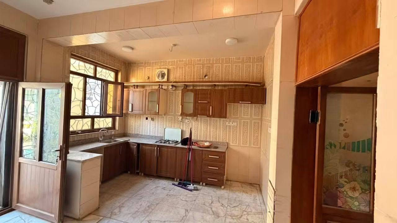 دار الإيجار طابقين
الموقع بستان الحلو قرب بيت المسلماوي
نظيف جدا
يحتوي على ٥ غرف نوم مع مجعات صحيه
مع مقدمه ٦ أشهر
مراجعه مكتب الأهرام لعقار والمقالات شارع 60قرب مجمع الضامن الطبي *********** بيه واتساب
***********

نص مكتوب في الصور:
- للايجار
