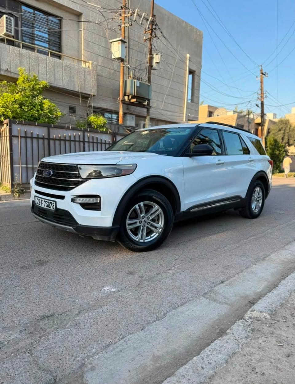 السلام عليكم 
عندي فورد اكسبلورر فئة xlt 
موديل ٢٠٢٠
محرك ايكوبوست ٢٣٠٠ تيربو
كير ١٠ نمر
حساسات خلفية
كامرة حلفية دوارة
تحديد مسار امامي
كشنات منفصلة VIP
داخل بيجي
٧ انظمة قيادة
اوتو هولد
اوتو ستوب
هاندبريك بصمة
كير ماوس 
تبريد ٣ قطع منفصلة
شاشة كار بلاي
وهواي مواصفات
السيارة قطعة وحدة صبغ فقط و٣ قطع تبديل نفس اللون
حادث جانبي طاك ايرباك البردة فقط جهة السايق
مبدل جاملغ امامي وباب سايق.وباب خلفي نفس اللون
بدون دواخل بدون لغود بدون شواصي
سيارة رقم اربيل باسمي تحويل مباشر 
سيارة جاهزة بدون اي نقص نظيفة ومعتني بيها 
مكاني بغداد البنوك او الاسكان
 ***********
السعر ١٩٨
