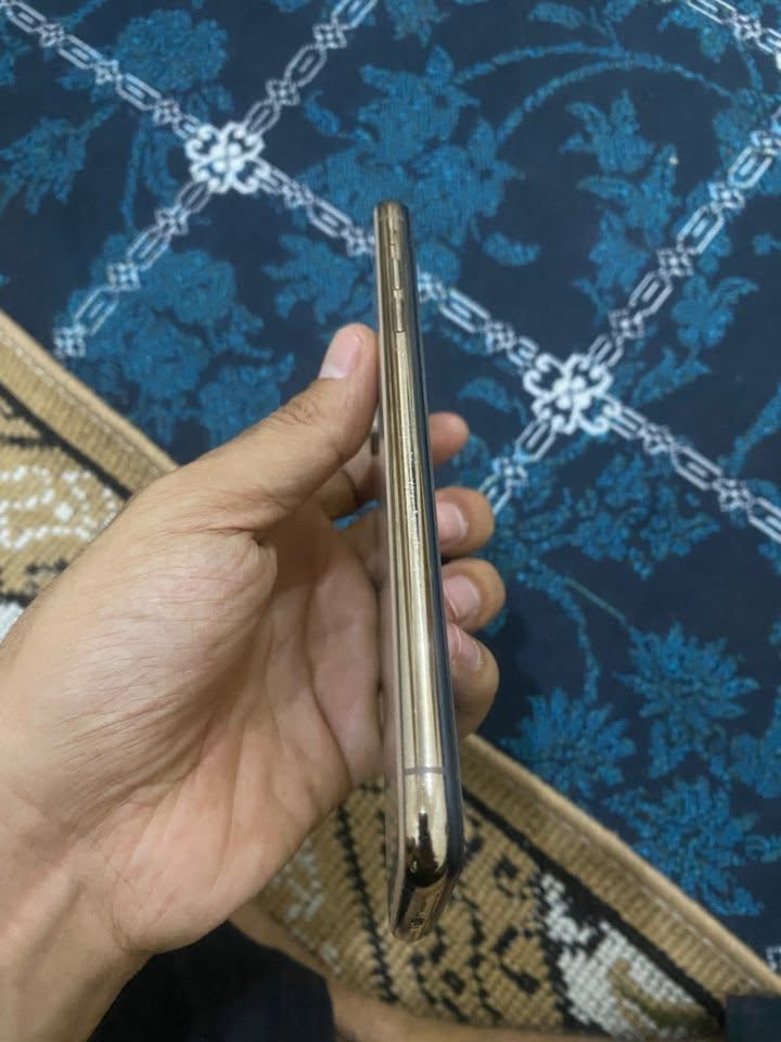 سلام عليكم اكس ماكس للبيع
مبدل فقط  بطاريه. اصليه 

فيس ايدي شغال 

مكان تاجي 

سعره ١٨٠ وبي مجال بسيط 

***********
