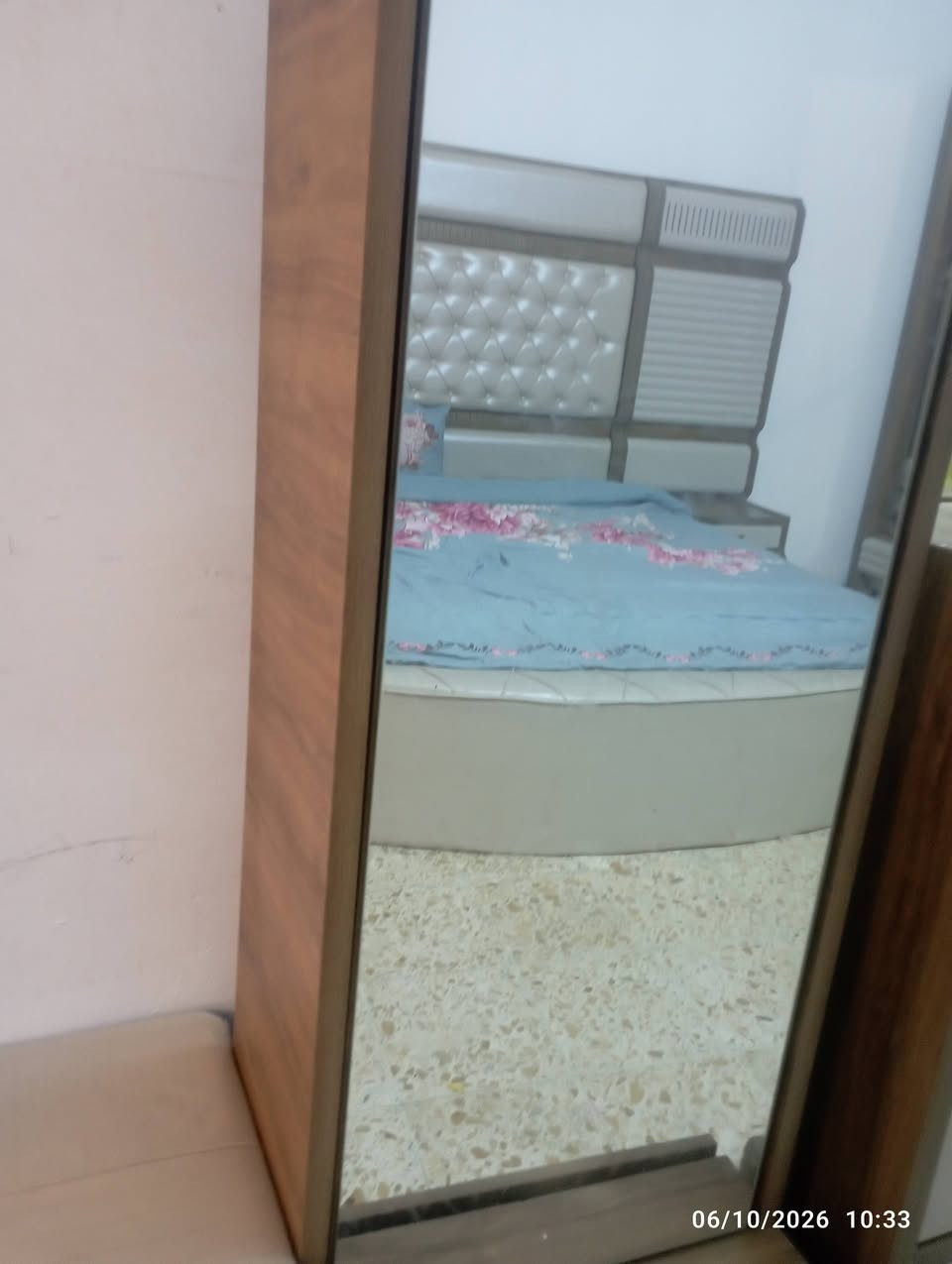 غرفة للبيع • غرفة اخشاب