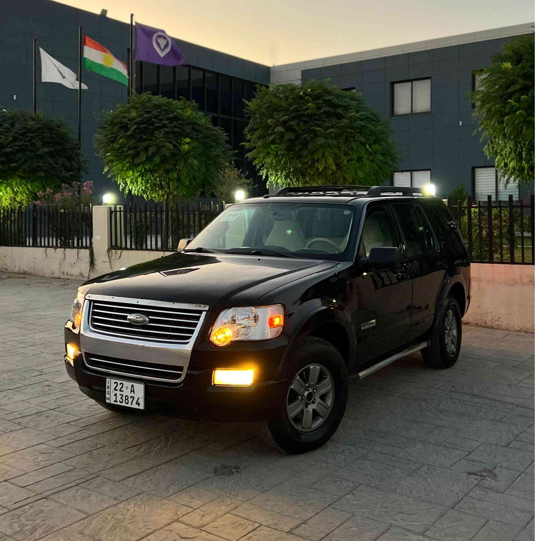 ‎بسم الله الرحمن الرحيم(***********)
Ford Explorer 2008 
فۆرد ئیکسپلۆرەر ٢٠٠٨ ڕەشی قەتران 
سەیارەکە ٤ پارچەی بۆیاغە بێ ناوگرتن و دەحم
یەک پەڵەش تعدیل ساردی هەیە دەرگای سەیاق
پشت و پێش کەپس ئێرباگی هیچ نەتەقیوە
شاشە و کامیرایە ئاوێنە کارەباییە تەبرید مەرکەزییە ABS
کۆدی سەر دەرگای هەیە سوکان ڤۆلیۆم و تعدیل سورعە
تراکشنە دەبڵ اکسلە رەقەم و سنوی تا ٢٠٣١ نوێیە
سەیارەکە بەناوی خۆمە تعویل و غرامە بەشەرت
هەزە و بەرادی تازەیە تەبرید سارد و گەرم بەشەرت
سەیارەکە تەقە و رەقەی نییە هیچ مەسرەفی تێدا نییە
گێڕ و مەکینە و کارەبایی بەشەرت سەیارەکە لە ڕانیەیە
سعری ٧٧ کەمێک مەجالە مشتەری تەلەفونبکە
*********** ڤایبەر و واتسئاپی لەسەرە رانية, السليمانية
