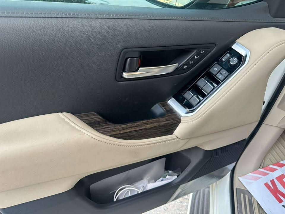 لاندكروز vx لمتد موديل ٢٠٢٤ رقم بغداد كفالة عامة ماشية ١٥ الف غراضها كلها بعدها بنايلون مكانها بغداد حي الجهاد 
سعر ٧٥٥ مجال بسيط الي يعجبة السعر حياه الله والمايعجبة السعر يعبر المنشور ***********

