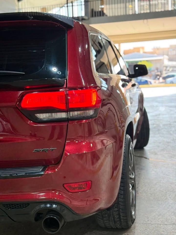 جيب كراند شيروكي SRT 🔥⬇️
💰 السعر:180$ 
🔹الموديل: 2014
🔹اللون: ماروني مميز ❤️‍🔥
🔹 المحرك: 6.4L HEMI / V8 
🔹 عداد المسافات: 97000mi
🔹 المواصفات: ⚜️فول مواصفات 1/1⚜️
🔹 بانوراما ✅
🔹 وضعيات قيادة متعددة (Auto, Sport, Track, Snow, Tow) ✨
🔹 تدفئة بلمرايا الجانبيه♨️
🔹 تدفئة بالستيرن ♨️
🔹 مقاعد كهربائية عدد ٢⚡️
🔹 تدفئة + تبريد بالمقاعد♨️❄️
🔹 مقاعد خزن ميموري🌟
السيارة وارد كندي گلين تاتيل 
وبالعراق بيها ربع جاملغ گلير + الباب الخلفي تكحيل 
التزويد : اكزوز + شوته AFE + برمجه + سقف رولز رايز
مكان السيارة كربلاء 
📞 للاستفسار الاتصال:***********
