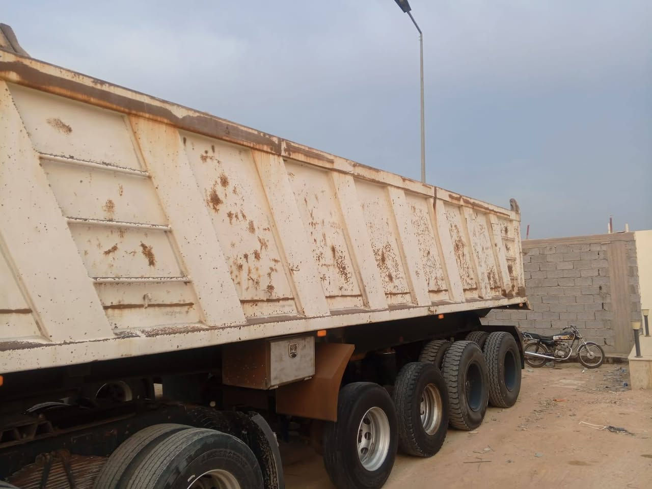 شاحنة • للبيع