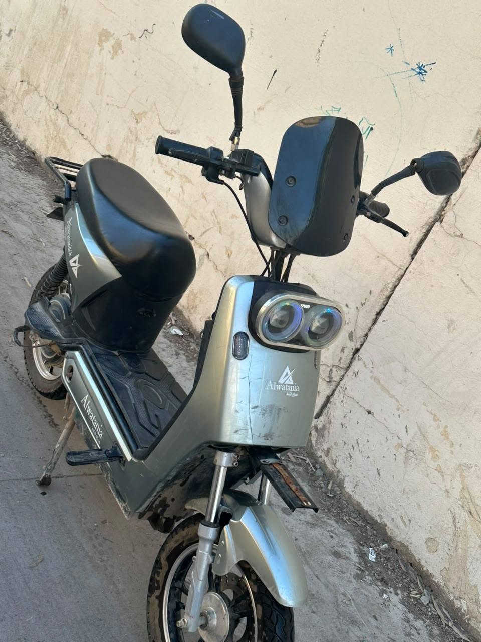 ماطور شحن • ٥ بطاريات • بصمه عن بعد