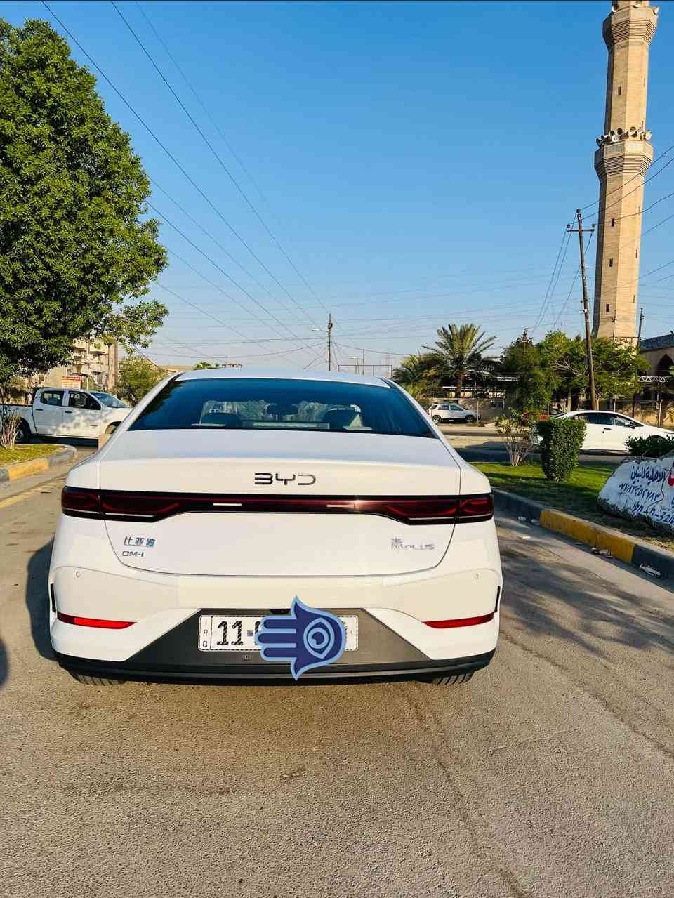 🔥🔥  بي واي دي  🔥🔥
الكن بلاس  داخل ابيضّ أوف وايت
موديل 2025 
المسافه المقطوعه 4000 كيلومتر يعني بعدهي بحاله الوكاله
السعر 19600مليون. 
السياره بيها ملاحظتين كلش بسيطه شخط بالدعاميه كلش صغير
والملاحظة الثانيه ايضاً شخط كد الابره بالدعاميه الخلفيه  

سيارة  مدمجة بنظام هايبرد🔥 PHEV 

تجمع بين محرك بنزين هايبرد   بلكن ومحرك كهربائي

أبرز المواصفات :

🛑 بطارية ليثيوم فوسفات تدعم الشحن السريع

🛑 شاشة  إنش بنظام ملاحة وتحديثات OTA

🛑 نظام صوتي بـ6 مكبرات صوت + ميزة الكاريوكي

🛑  حساسات وكاميرا خلفية – مثبت سرعة – مقاعد جلد 

🛑  تصميم خارجي عصري بمصابيح LED ومقصورة عازلة للصوت

المواصفات 

حساس خلفي 

كامراة خلفية دوارة 

اوتو هولد

تشغيل السياره بصمه مع دخول ذكي

مقاعد جلد 

لايت زينون 

لد نهاري LED

بك لايتLED

3انضمة للقيادة 

مانع تزحلق

مثبت سرعه 

تشغيل عن بعد 

شاشة ذكية تدعم جميع البرامج

 سعة الخزان 65 لتر  اتمشيك 2100 

  🔥19 600

📍العنوان بغداد البياع  
  الاتصال
***********
