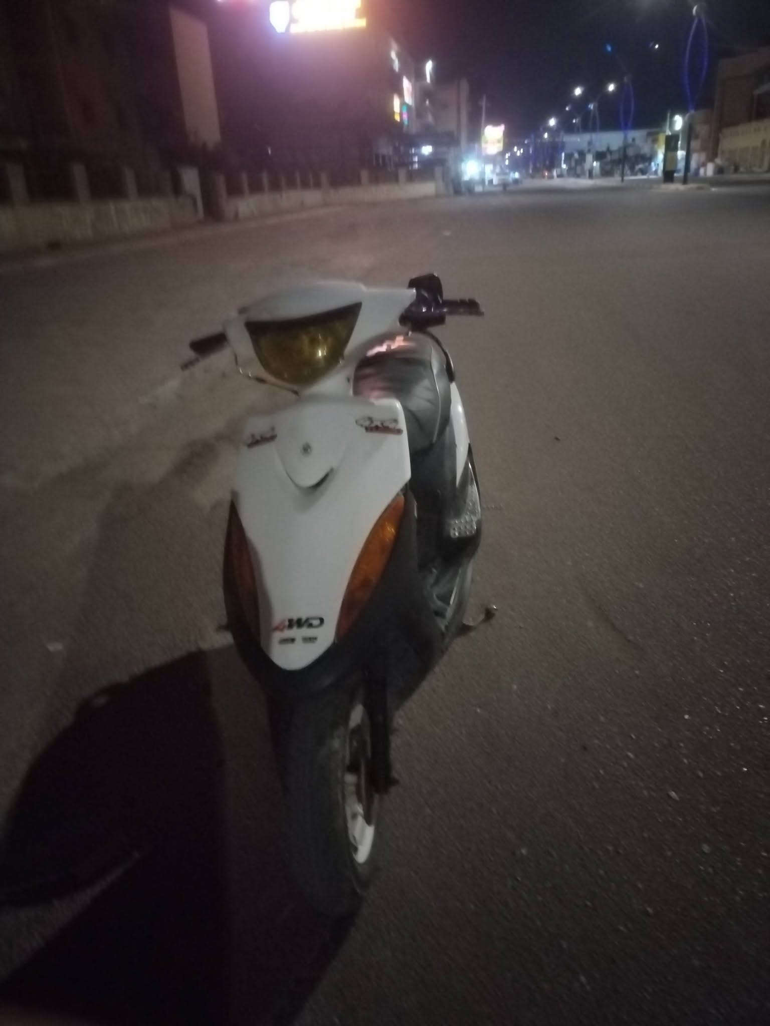 سلام عليكم للبيع ماكس عدله دراجة شرط شلعه معدل محرك   سلف شغال  كهربائيات كلها شغاله اشاير لايت عالي ناصي سكن عداد لايت زنون أصفر  بك  حساسات كلها شغاله كلجات RGS  امامي خلفي يدات RGS رياضي  ويل رياضي مشيف زوج تايرات جديد  غلاف كشن رياضي سعر 550  وبيها مجال للطيبين مكاني تكريت رقم ***********@
