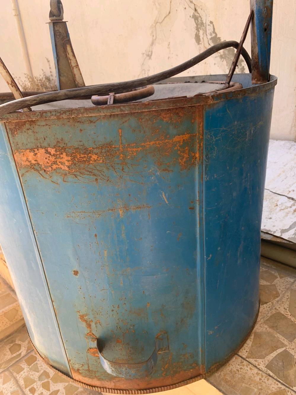 اجهزة تجهيز مطعم كامل 

شواية شاورما مستعملة شهرين فقط
جهاز قلي فنكر
شواية كفته
شواية برگر 
تنور خبز

مع ملحقات الأجهزة كامل والصحون والشياش والسكاكين
الأجهزة شغّالة زين وما بيها أعطال أو قطع ناقصة؟ وإذا بيها شي يحتاج تصليح أو تبديل، ذكره حتى تكون الصورة واضحة.: 
شغالة كلها
وين موقعك بالضبط بالعراق؟ وأكو تسليم داخل نفس المحافظة لو تريد استلام من المكان فقط؟: 
كركوك
تريد تبيع الأجهزة كلها دفعة وحدة لو ممكن تنباع مفرد/قطعة قطعة؟ وإذا أكو سعر نهائي أو قابل للمساومة، شكد تفضّل؟: 
دفعة واحدة