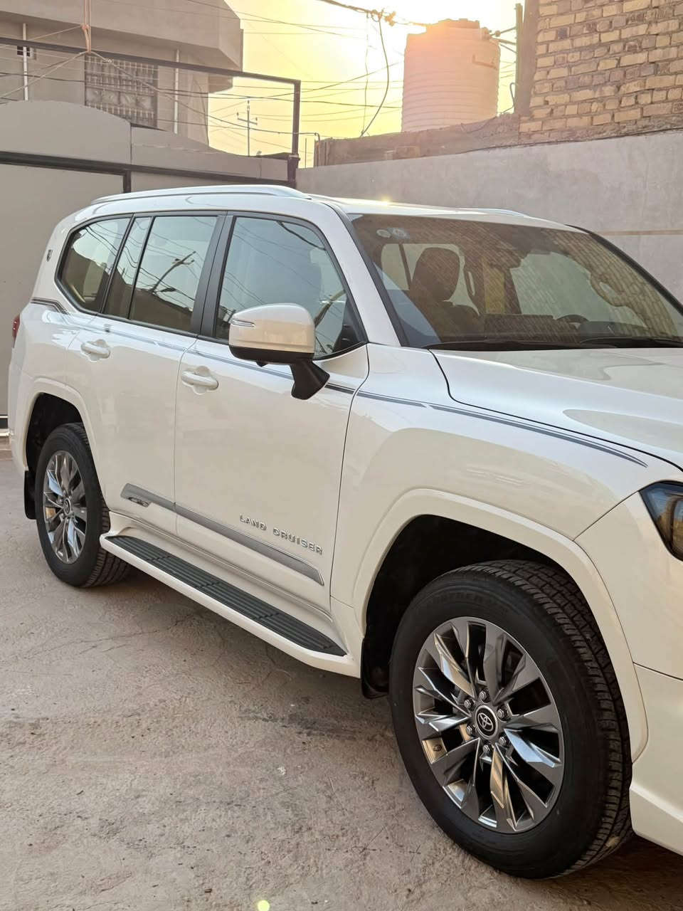 السلام عليكم
لاندكروز 2025 الفئه GXR LIMITED S فئه TSS
ضمان شركة ساز
صيانة وتبديل دهن وفلاتر بالشركة 
مجاناً
رقم بغداد
مكفولة كفالة عامة 
ماشية 10 الف سيارة جديده جداً واستخدام شخصي
مغلفه ppf بالكامل ضمان 12 سنه
مواصفات فوول :
تنفس طبيعي
حساسات محيطية 
رادار امامي ورادار خلفي 
ورادار جانبي (نقطه عمياء) 360 درجة
تحكمات 4جهات 
5كاميرات 360 درجه محيطيه
تحديد مسار قيادة ذاتيه 
حساس ستيرن رجاج
انارة داخلية متغيره بالأبواب
كاميرا امرايه خلفية
 شاشات خلفية
وباقي المواصفات المعروفه
للاستفسار ***********
مكان السياره الديوانيه

