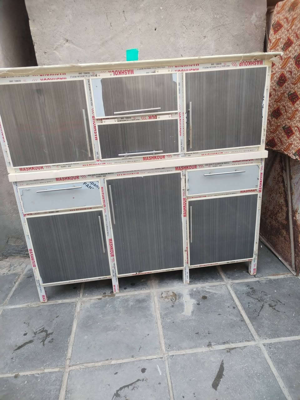 كاونتر البيع ٣قطع ناصريه مركز
***********
