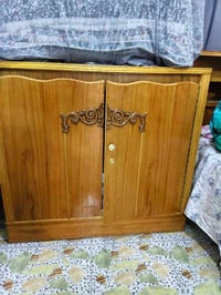 للبيع البوفيه جديده استخدام شهر  قياس متر  اريدها ب 40  و قماش العبايه...