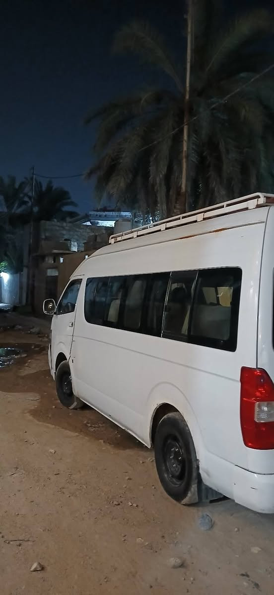 السلام عليكم
جنبي عالي h2
مكينه جديده توني شادها صار شهرين 
كير جديد توني شاده صار اقل اسبوعين 
حداده صدر امامي جديد بالكامل 
تايرات نص عمر برجستون (نضيفات)
السياره حادثها باب السايق  مصلح بس شغله مو مضبوط كلش نافخ شوي 

تحويل ثاني يوم بأسمي السياره 
رقم انجليزي جديد 
((مكان السياره البصره الزبير ))
للتواصل واتساب فقط 
*********** واتساب 
*********** اتصال
