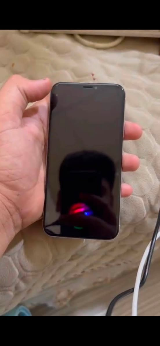 سلام عليكم ايفون x عادي مبدل بطاريه اصليه 100 ومبدله شاشه نوعيه تخبل فيس ايدي عاطل الحواف يلمعن خوان مراوس ب ريدمي نوت 10 برو وسعر الجهاز 150 تره المراوس راسبراس واتس *********** وهاي القطعه السوده لزكه تره
