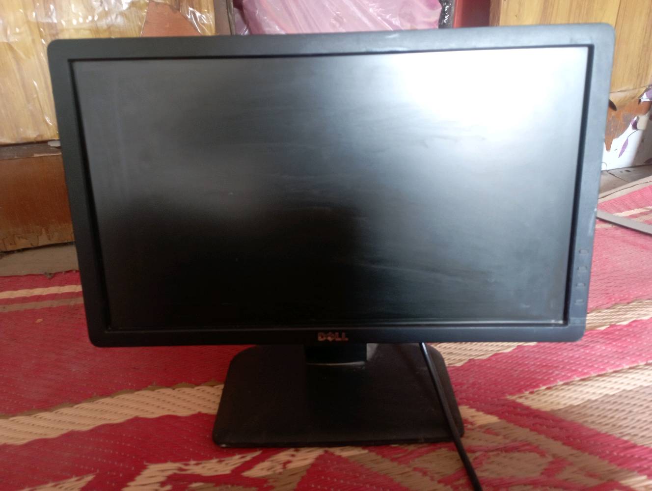 شاشة Dell بحجم 19 إنش بحالة ممتازة ونظيفة جداً
الماركة والموديل: Dell E1912H
حجم الشاشة: 19 إنش (Widescreen)
المنافذ: VGA
الحالة: شغالة 100% بدون أي عيوب، شاشة خالية من الخطوط والنقاط الميتة.
الاستخدام: تفيد جداً للمكاتب، منظومات كاميرات المراقبة (DVR)، أو أجهزة الكمبيوتر الشخصي.
السعر:50.000 دينار عراقي (قابل للتفاوض البسيط).
المكان: كربلاء 
رقم هاتف *********** بس واتساب للتواصل