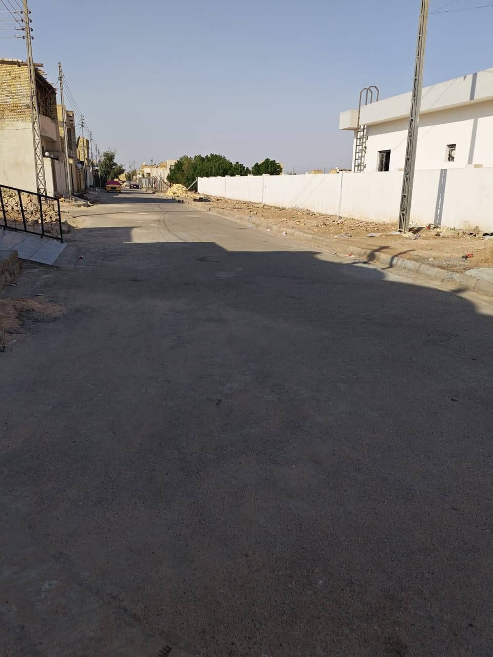 ببت للبيع مساحه 200 متر مبني قاط ونص القاط الثاني بناء حديث درجه اولى مطلوب اسكان مقابيل مدارس ابتدائيه وثانويه وروضه العنوان حي الغدير ( عبيجه ) مقابيل مدرسه اقلام الذهبيه الاستفسار اتصل ***********
