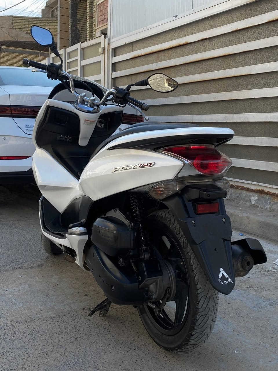 دراجة pcx ياباني
 جيل اول 
موديلهة 16
 جديدة جدا 
محركه 150
 حساس حرف A
ماشي 32
 ستان كهرباء دراجة رمبة
 سعر 13 مكانه قرب حي الجهاد 
رقمي *********** الموشراي لايخابر
