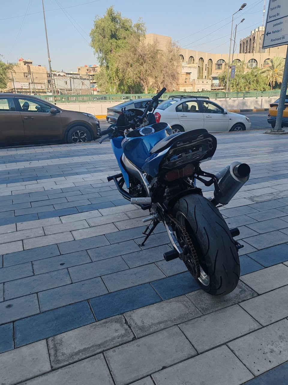 السلام عليكم شباب كاوسكي ٢٠٠٤  حجم المكينه ٦٣٦
دراجه مال لعب بيها غراض هواي  بجم عمل وقاعده فجوج  عليها ادامه كامله دهن جديد مبدل دراجه مكفوله
دراجه كلش جديده حماوه انساها  سعر الدراجه ب٣٠ وبيها مجال مكاني بغداد شارع حيفا الي تفيده الدراجه هاذ رقمي بي وتساب ***********
