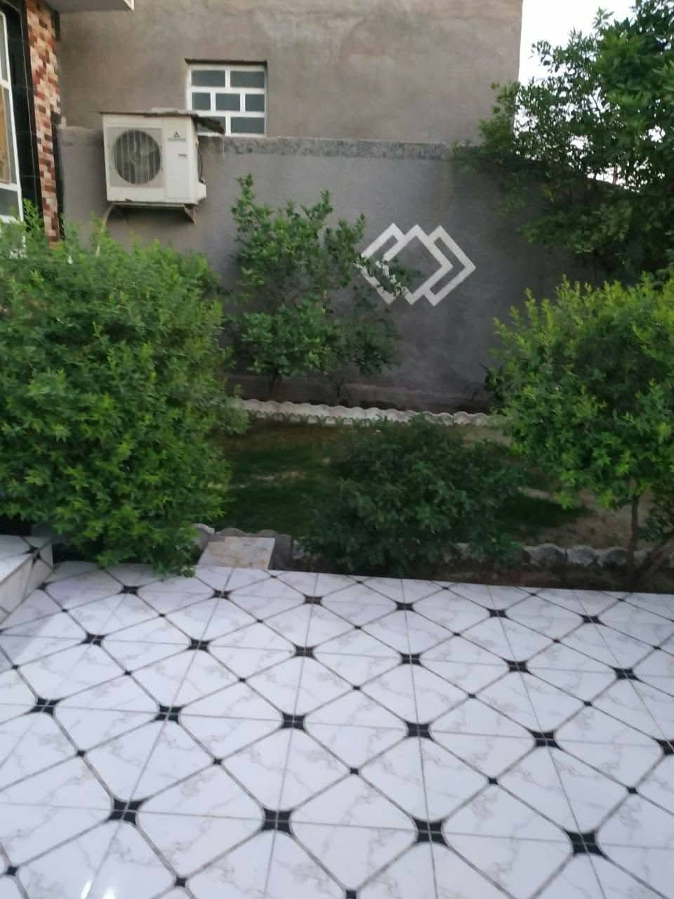 يالله بيت طبقين مساحه 300 م بالطهمازيه طابو صرف بسم شخص واحد يبعد عن الشارع 70م
خدمات كامله مي  مجاري تبليط باب البيت  منطقه سكنيه
للسفسار ***********.  *********** 
يتكون من.
بي 4 غرف  نوم
بي 4 مجمعات صحيه 
مطبخ 5×5 
استقبال 4×10
غرف 5+5 
هول 5×10
