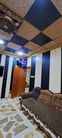 بلاستك جدار  مستعمل للبيع بي تقريبا ١٠٠ متر اكثر مال غرفتين 0751538408...