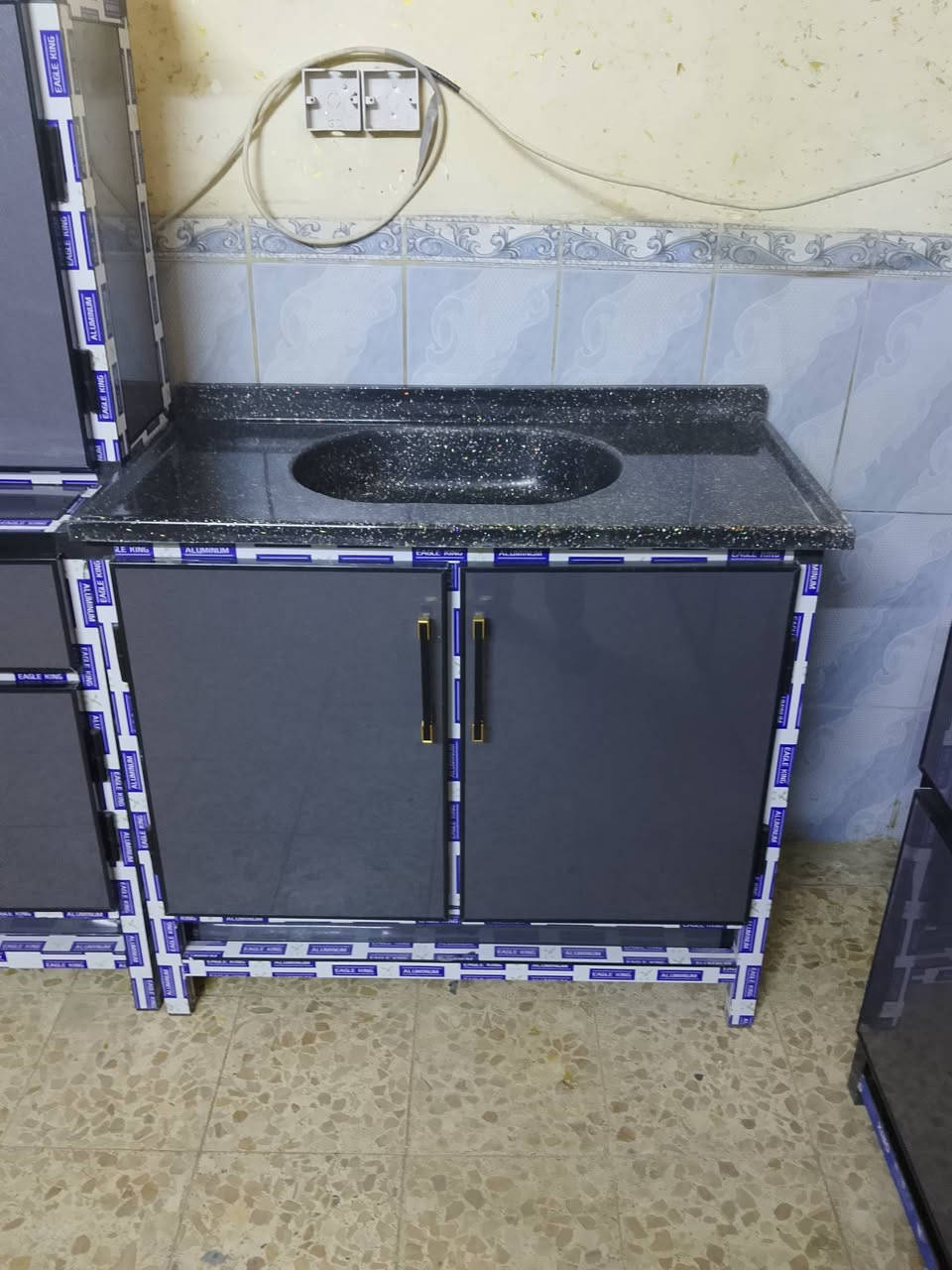 كاونترات جديد وبساعر مناسبة وعرض خاص محدود ويوجد توصيل بغداد ويجد استبال القديم في الجديد 
كلمن وسعرة وقياسة مرمر اصلي مرمر اصلي تركي 
الرقم*********** يوجد الوان
