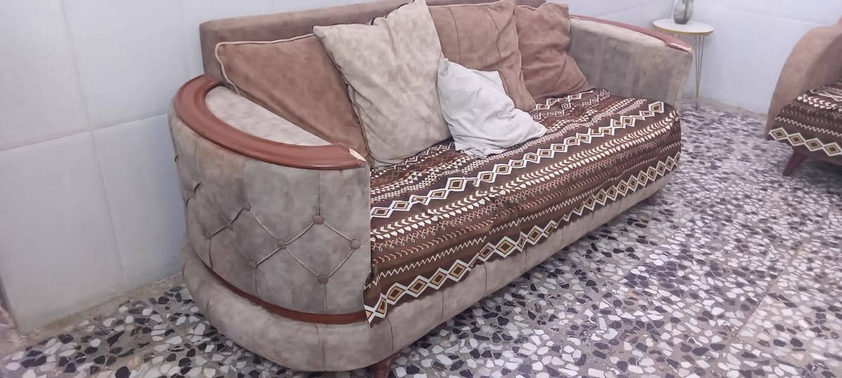 السلام عليكم تخم للبيع 7 مقاعد 120 جواهري قرب أسواق حسوني
