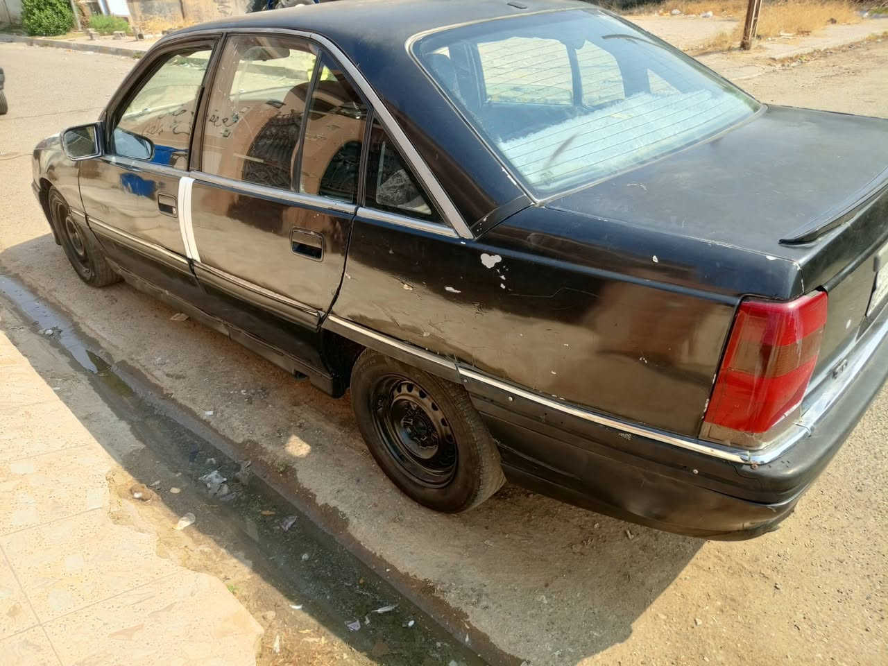 محرك 20 كير اوتو
دفتر بانزين مابيه 
سنويه خضره رقم ار 
مراوس فرق قسط 
سعره 16

***********
