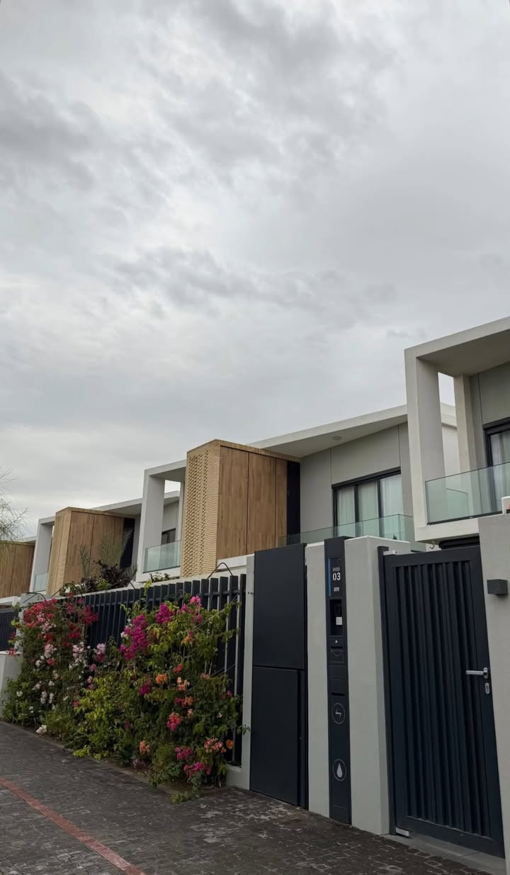 🔥 VILLAS | WATERFRONT ZONE 🔥

🏡 امتلك فيلتك الفاخرة في Waterfront Zone – بدور بغداد

حياة استثنائية تبدأ من المكان الصحيح ✨
فلل بتصاميم عصرية، مساحات متنوعة، وتقنيات ذكية صُممت لتمنحك أعلى مستويات الراحة والخصوصية.

📐 المساحات المتوفرة:
▫️ 250 م²
▫️ 300 م²
▫️ 400 م²

✨ مميزات الفيلا:
❄️ نظام تبريد مركزي متطور VRF
🏠 نظام منزل ذكي Smart Home
🔐 نظام أمني متكامل KNX
🛏️ تصاميم فاخرة وتوزيعات داخلية مدروسة

📍 Badoor Baghdad | Waterfront Zone
🔑 استلام مباشر وفوري

لا تكتفِ بامتلاك منزل…
امتلك أسلوب حياة مختلف. 🔥

📞 للاستفسار والحجز:
***********

🏡 250 | 300 | 400 م²
اختر المساحة التي تناسبك وابدأ فصلًا جديدًا من الفخامة.
