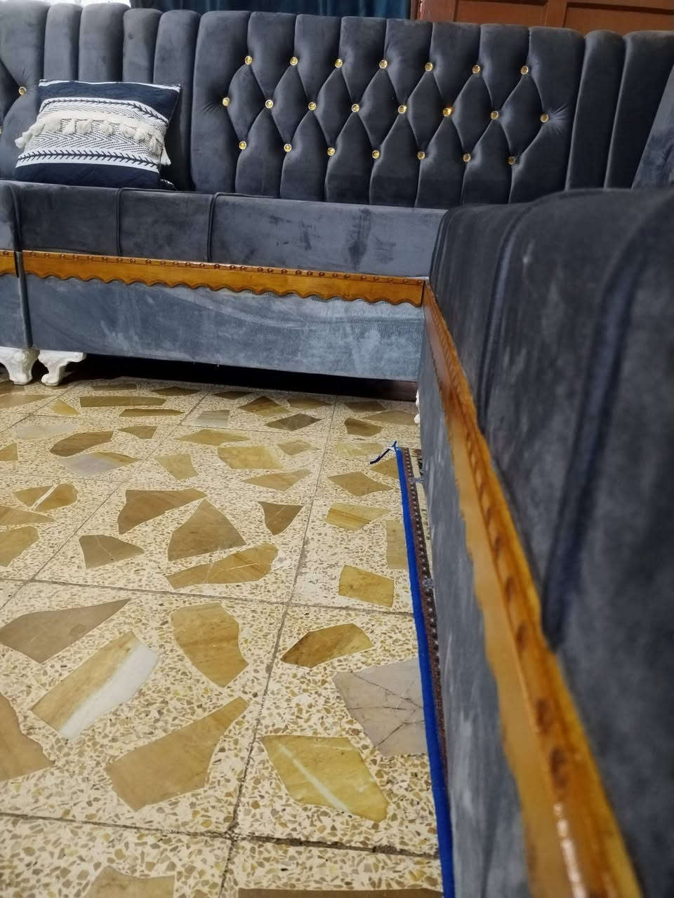 قبل،، وبعد،، الوان حسب الطلب، دوشمه..تخم المستعمل..وتصليح..واضافه.السفنج.
.اسعار مناسبه شغل درجه اولئ..

واتساب،، ***********
