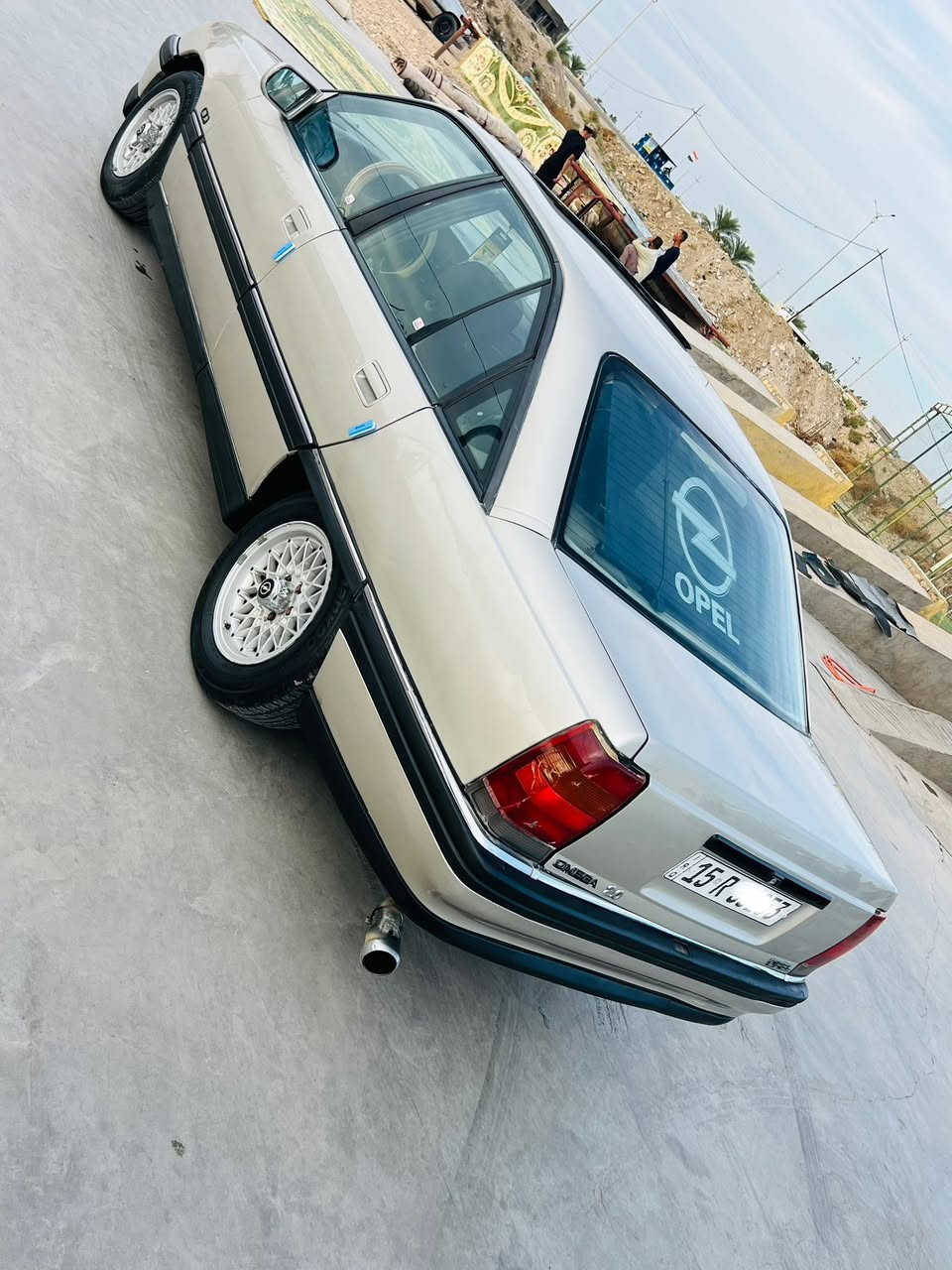 اوميغا ٩٣ • محرك ٢٠٠٠ • تحويل مباشر