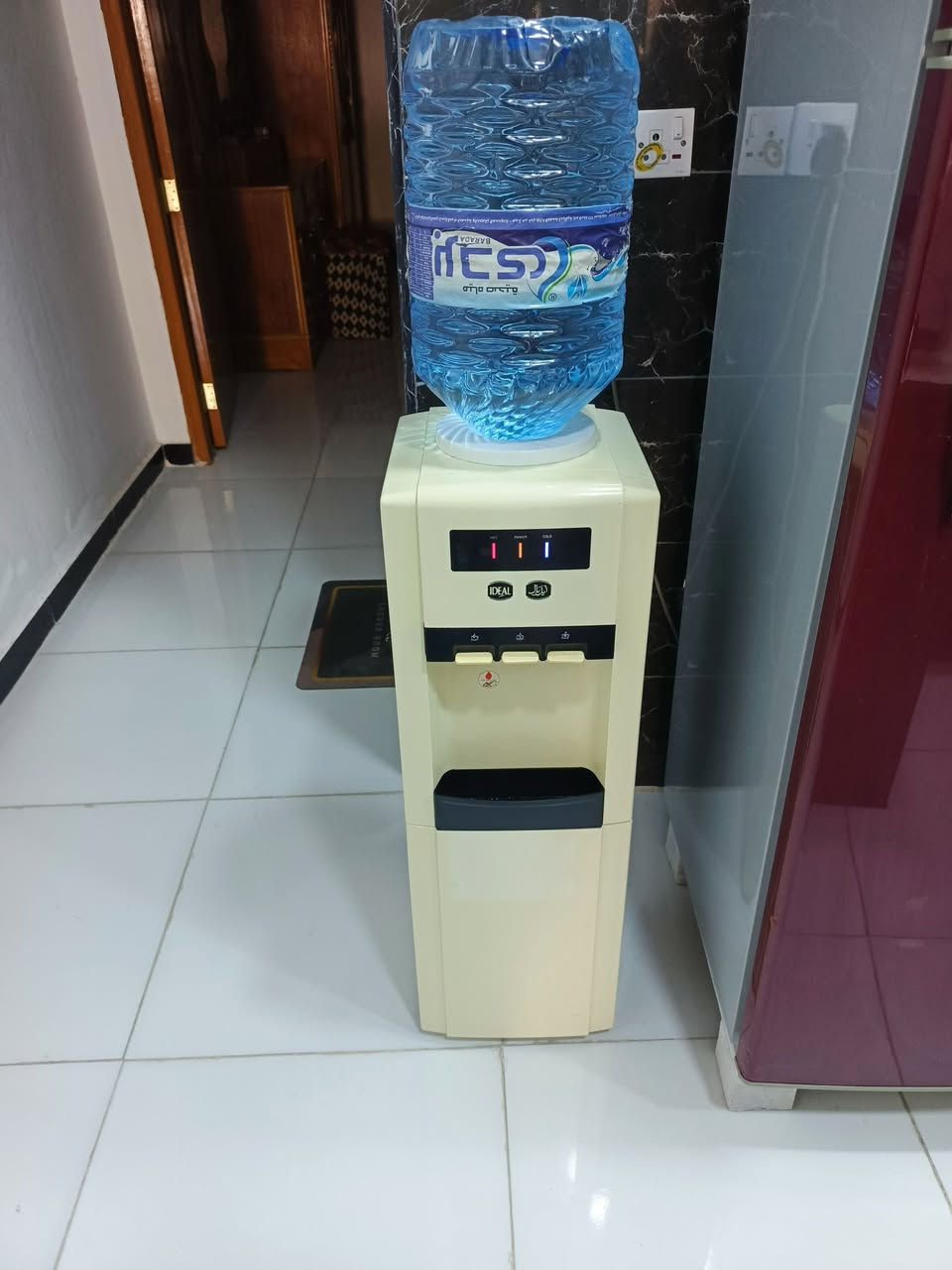للبيع براد نظيف وشغال حار بارد 
الثلاجه مالته شغاله  نظيف ومرتب 
مابي كل نقص 
سعر 75 وبي مجال 
مكاني النجف 
***********
