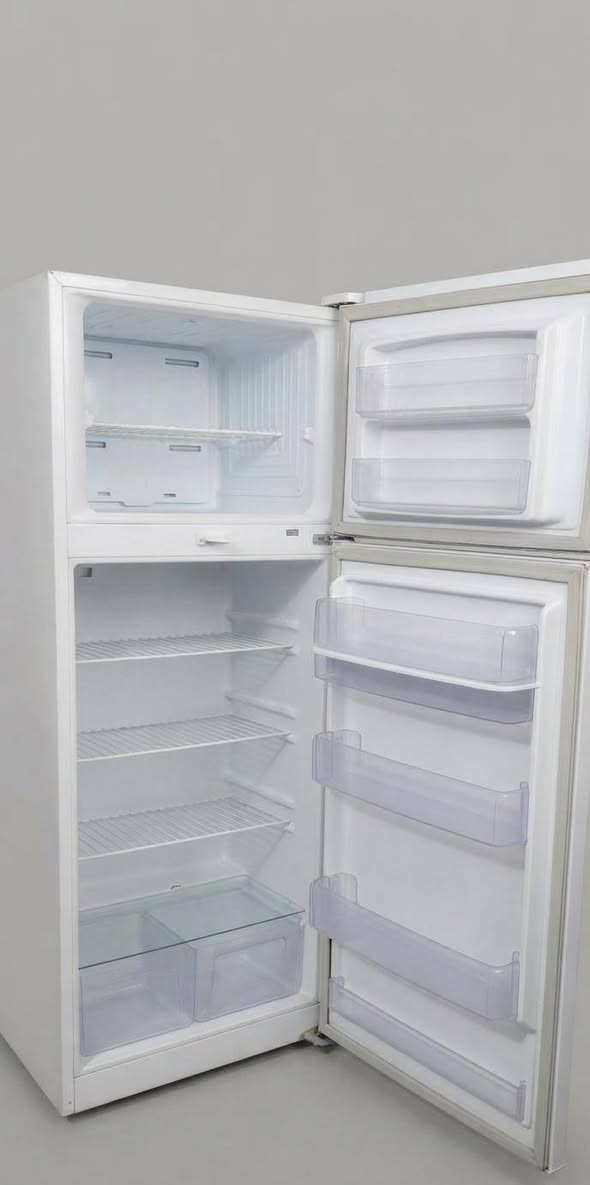 السلام عليكم عندي ثلاجه حجم كبير جديده وجمد مشترينهه ب525 ونريده 350 بحي الفداء هذا رقمه لتواصل ***********
