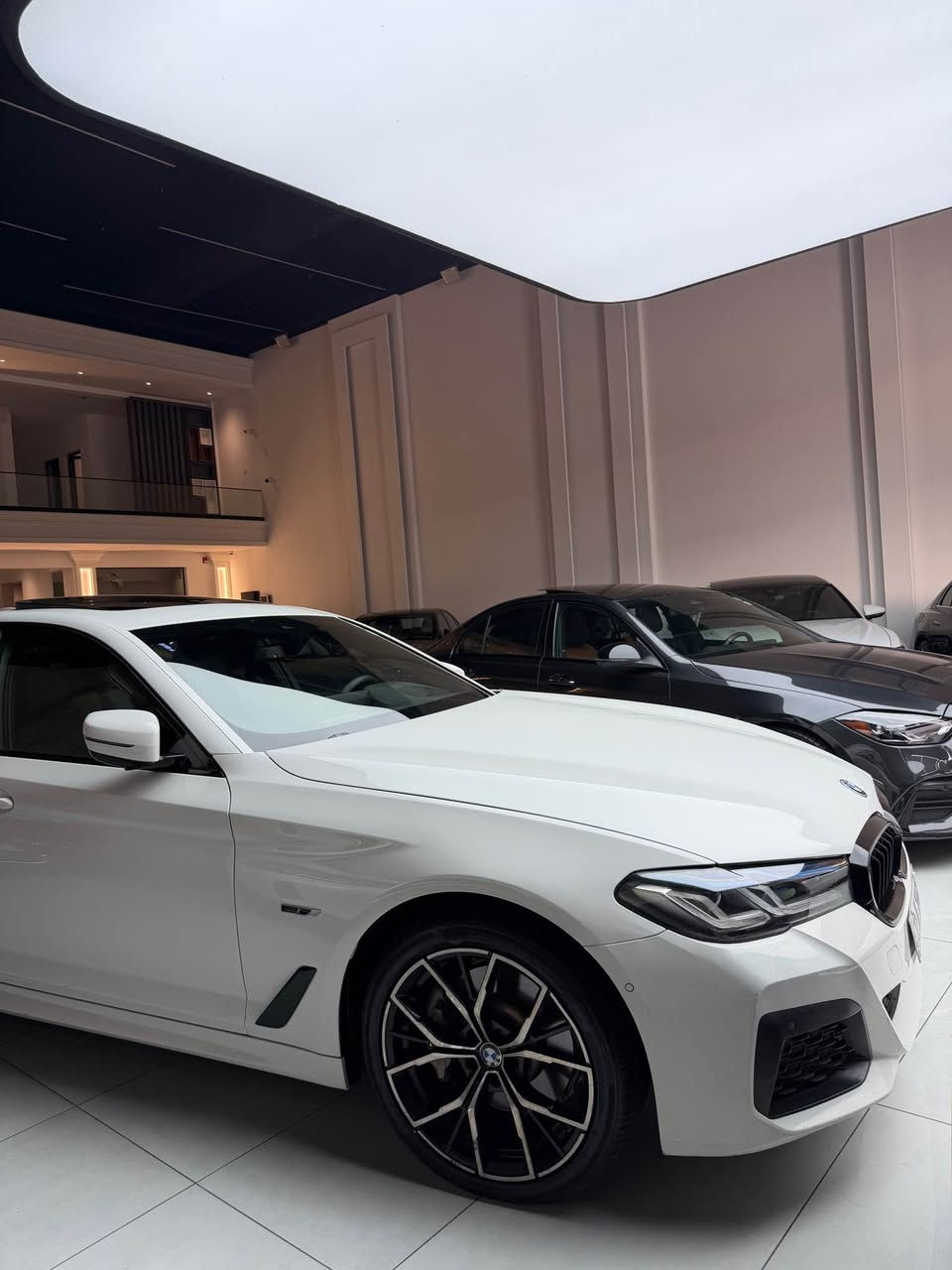 BMW 530e 
Hybrid bensin 
2022 M bellade 
40KM BA Patre darua ba full sha7nache 
Sayarakm be boyaxa 
Bas 3 Che PDR HAYA 
68 mil royya 
Masafat full 
Sama3a harmankardon 
Slayt sanduq shaft 
Sawty tanzel na dasty 
Sayaraka M belladya 
Lo Ma3lumat zyatr Datane talafon kay.
*********** أربيل, العراق
