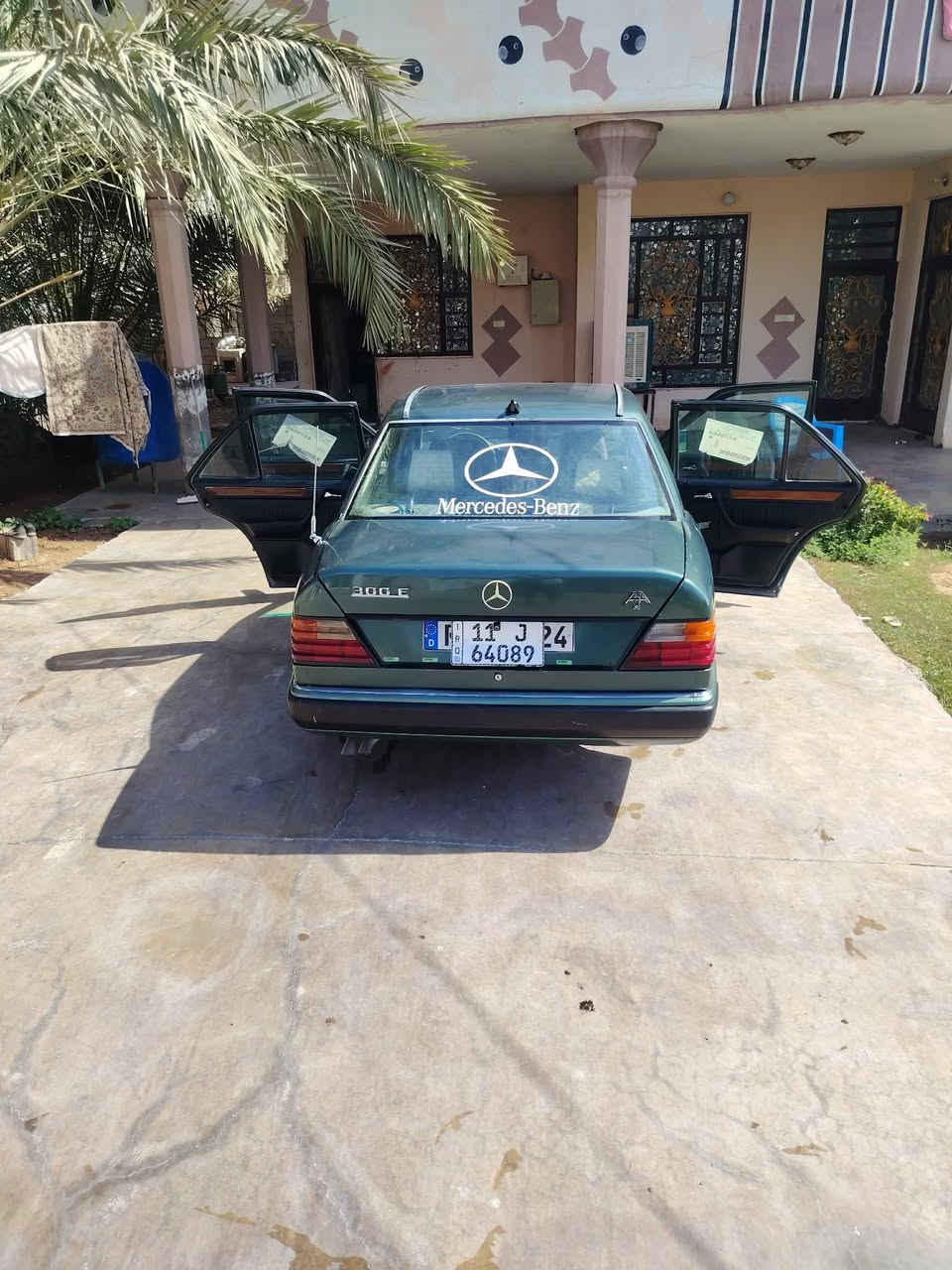 السلام عليكم مارسيدس دب رقم بغداد انكليزي شرط التحويل  للبيع محرك وكير بطة حاوية صدر امامي خلفي جديد كهربائيات كلها شغالة قواعد دبلات نظيفة مصبوغة عام للجمالية
الاتصال *********** 
ديالى المقدادية 
بيع فقط 
السعر 49 وبيها مجال بسيط
