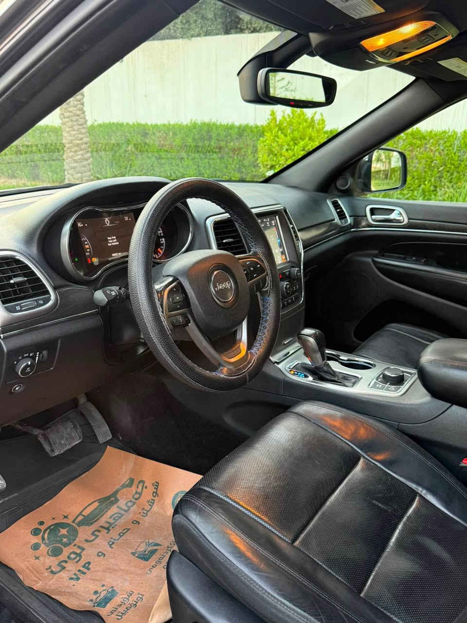 Jeep Laredo 
مۆدێل :: 2018
سعر :: 205 وەرەقە و مەجال
ماوەی رۆیشتن :: 96000 mil
مواصفات Limited ئەمریکی 
پانۆراما ... دەبڵ ئەکسل ... کوشین کارەبای ... کوشین جلد ... کوشین خەزن ... كوشين سار د گەرم ... سوکان هیتەر ... پێش و پشت حەساس و کامیرە ... شاشە گەورە ... سندوق شەفت 
سەیارەکە گێر و مەکینە و کارەبای بە شەرت بێ کرانەوە 
سەیارەکە کلین تایتلە دەعامیش بە شەرت 
بێ سبوغ بێ تەعدیل 
رەقەم و سەنەوی نوێیە 
‏ *********** korak :: whatsapp أربيل, العراق

نص مكتوب في الصور:
- ***********