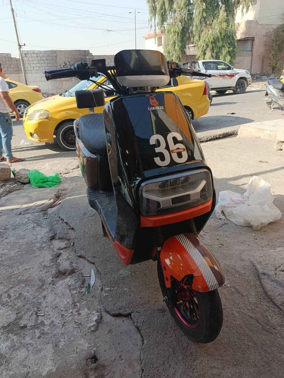 سلام عليكم للبيع ماطور رياضي 36 فول نضافه 
تايرات جدد بطاريات الوينلي الاصلي طخم كامل شديت و الويل يشهد الله عليه ب 60 تو سايز ملف 2000.. تجي اطلع بي تعرف شكد قوته  3 نمر السعر 550 وبي مجال نواقص بس طفاريه بل باب انطخت وانكسرت ***********
