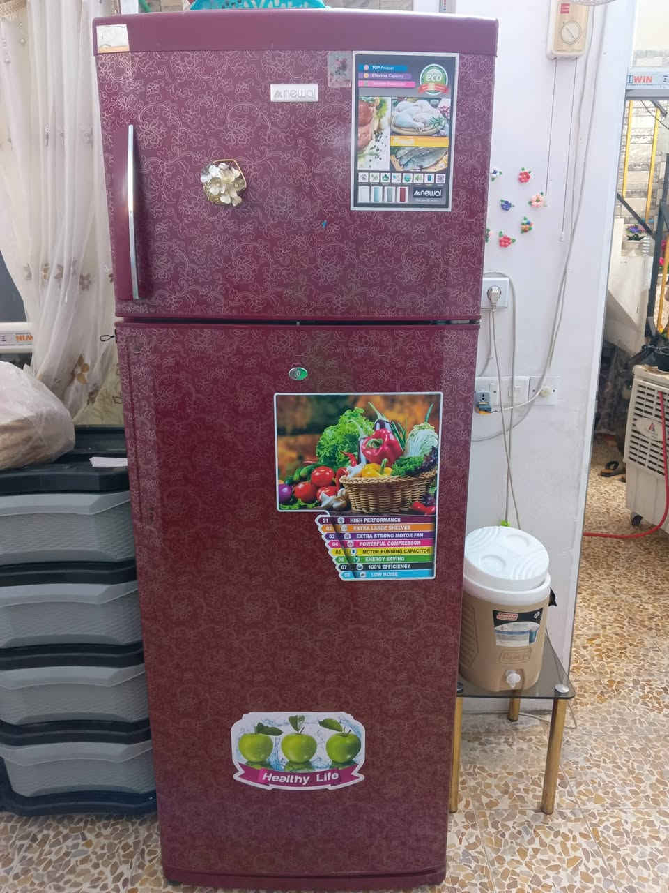 السلام عليكم
متاح للبيع ثلاجه حجم كبير 
نوعيه نوال ثلاجه نظيفه وجاهزه ثلجها ماشالله فول تجي تفحصها كدام عينك 
مكاني جانب الأيمن خزرج قرب مدرسه ابن حيان
 ***********
