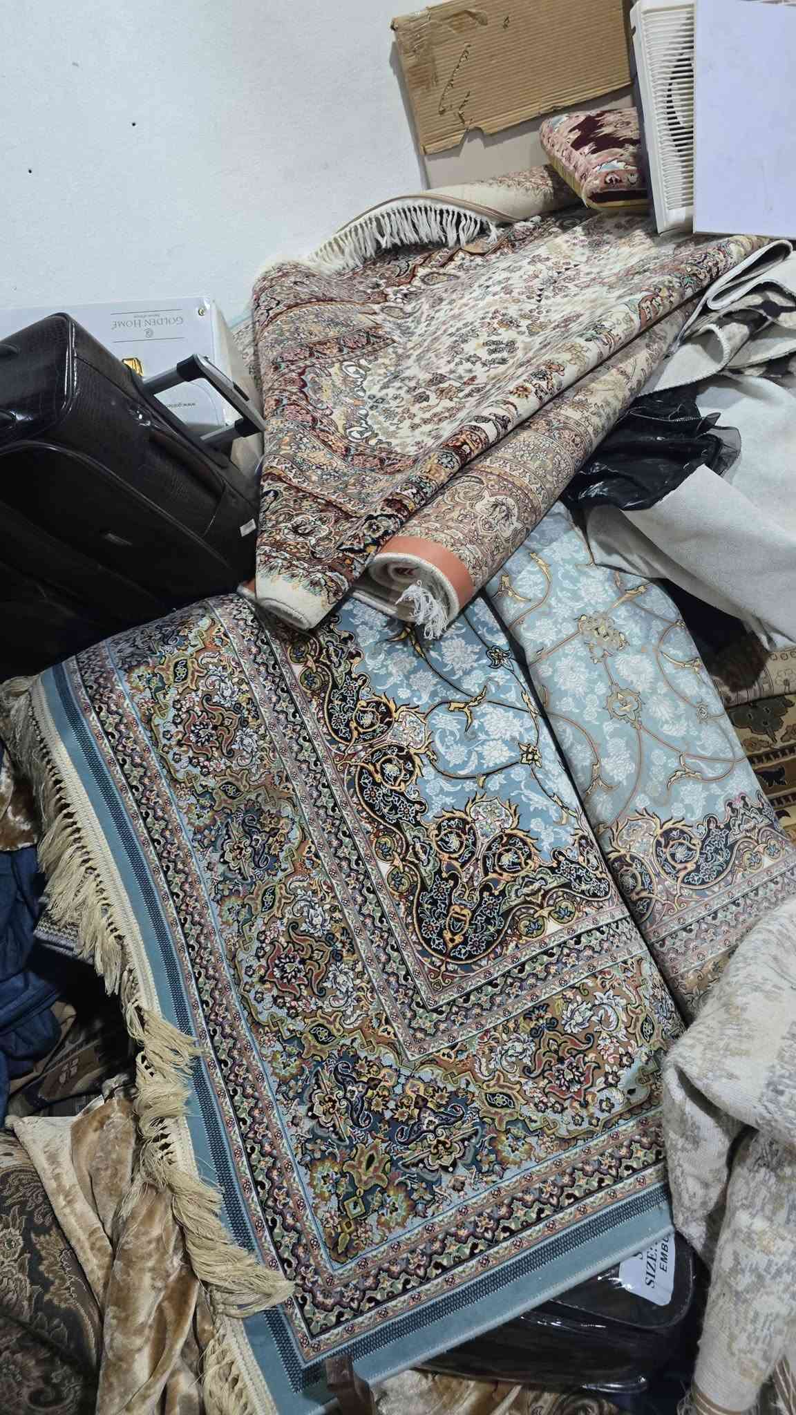 كرين فروتن كلوبليت لناف مالي محل جاسم جراني معروف ملتاي سري دف قاعد جوان بنزيخنا كارزان***********

نص مكتوب في الصور:
- چراني
- قبل ٣١ دقيقة