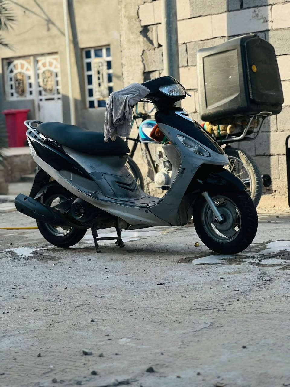 السلام عليكم دراجه ماكس قجمه شغاله كلشي مابيه شغل سويج ورح بلاديه من كلشي فقط الكفرات تجاري الدراجه مفتوحه بس ولفات الله شاهد علي كلشي شغال بيها سلف هندر اشاير هورن السعر 700 وبيها مجال المكان ابي الخصيب حمدان قرب جامع التقوى الهاتف : *********** واتساب 
***********
