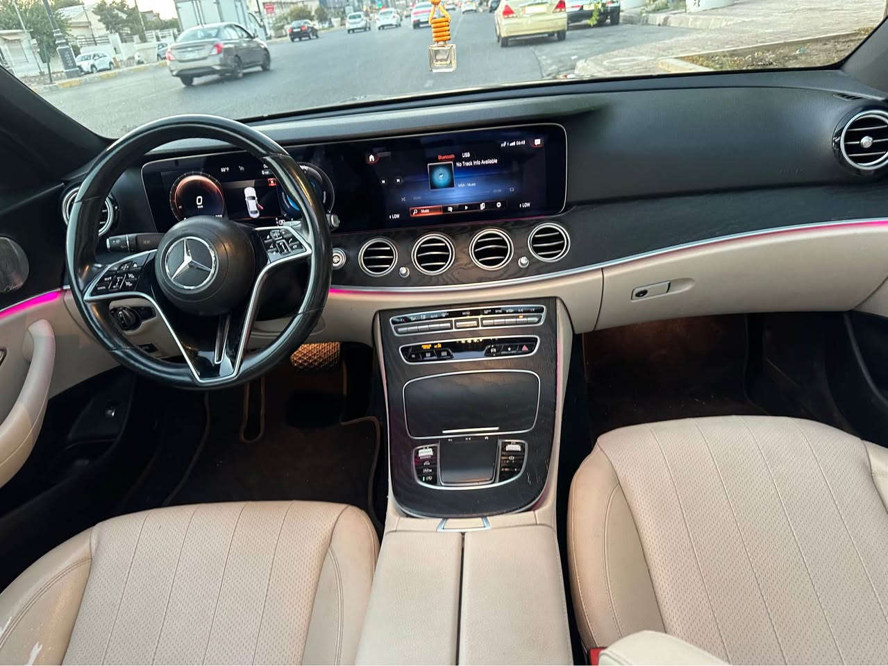Mercedes E350 🇺🇸
2021 
30 mil royya 
Masafat 
5 kameraya 
Sanduq shaft 
Naw creme 
Kushen garm 
Sama3a bilmster 
2 parchay boyaxa. 
*********** أربيل, العراق
