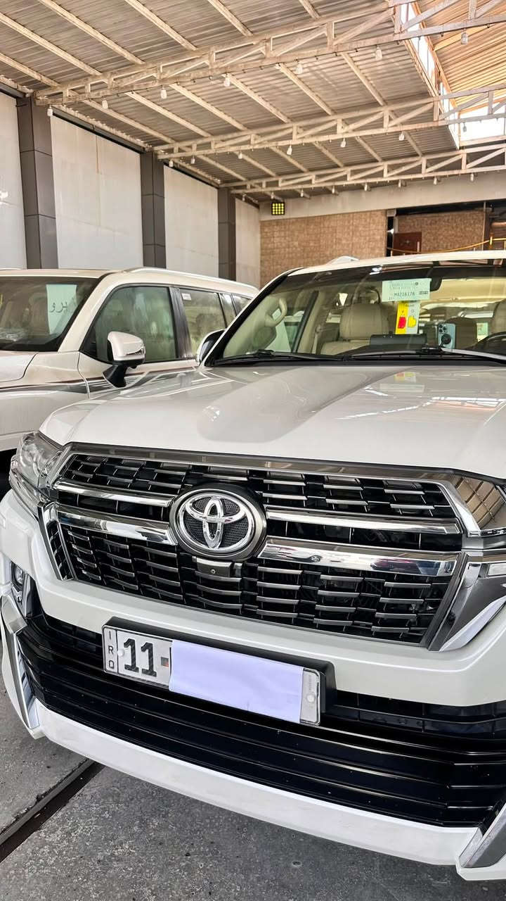 تويوتا لاندكروزر  2021 GXR (Grand Touring – SAS)
 (باب أول – شركة SAS) 
السيارة على وضعها البلدي (أصلية بالكامل)
بدون صبغ، بدون بارد، بدون تبديل، بدون رمل
دعاميات ولحيات بشرط وكالة مغلفه PPF 
كفالة عامة من كلشي
محرك بشرط 
4 تايرات دنلوب أصلية جديدة
سنوية + زنك + رقم كلها جديدة وجاهزة
جاهزة 100% بدون أي نقص
المواصفات (فل فل 1/1)

🟪 السعر  :: اتصل 

فتحة سقف
بصمة تشغيل + أبواب (2 بصمة)
تشغيل عن بعد
صندوق شفط (كهربائي)
3 شاشات
4 كاميرات
شحن وايرلس
كشنات جلد + كشنات كهرباء (كشن السائق 3 دكم)
ثلاجة
نظام ECO
حساسات أمامي وخلفي
مرايا شفط + طي أوتوماتيك
لايت LED + زينون بلادي
داخل بيجي
ستيرن تحكم  

للبيع او مراوس 

مكان بغداد 

*********** // ***********📞

