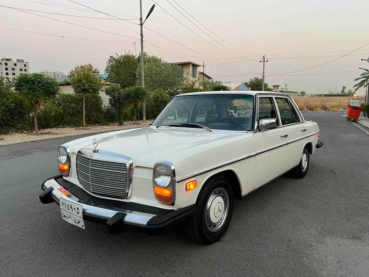 Mercedes Benz E240 D DIESEL 1974

موديل ١٩٧٤ مواصفات امريكي فول مواصفات 
دخول جديد تبريد سلايد قفل مركزي ستيرن پاور 
كشن جلد داخل نيلي 

ديزل محرك گير كل عل بيلاد برغي مامفتوح 
داخل و خارج سيارة كل عل بيلاد 

ماشي ٧٧٠٠٠كم 

مكان سيارة اربيل معرض هاشم للسيارات 

***********
***********
