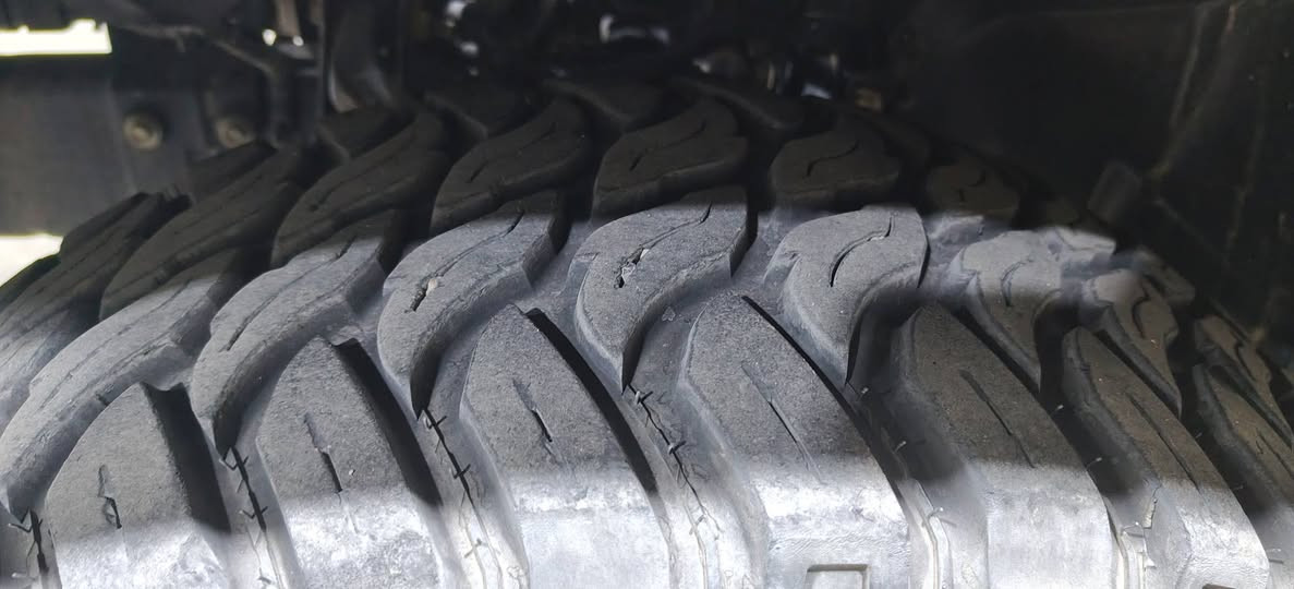 تخم تايرات اصدار 24 جديد موباله. 17-35-12.5 
ب 300 الف قفل كلش استخدام قليل اشتريته 700 دولار
***********
