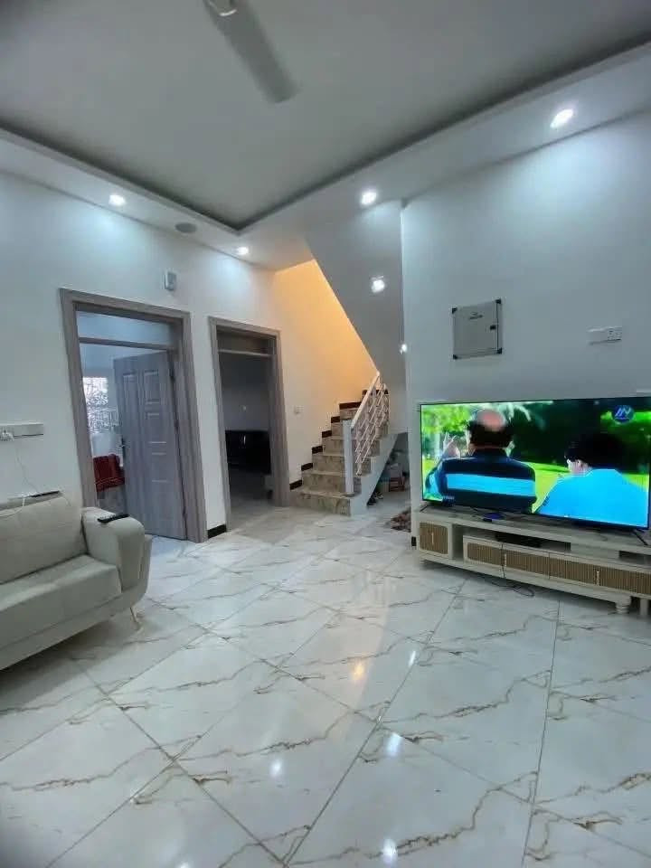 دار للبيع 🏡

المكان / قادسيه حي الشهداء شارع 30م ع حديقه 
امام الدار حديقه عامه 
المساحه /   150م وجه 7.5 م ونزال 20 م
طابقين 
بناء حديث فوول ترتيب شغل مهندسين 
اربع غرف نوم واستقبال وصاله وسطيه ومطبخ 
حمامات داخليه وخارجيه 
السعر 150 مليون قابل للتفاوض 
للتواصل عام *********** او ***********
ملاحظه / التفاوض حصوا مع صاحب الدار

نص مكتوب في الصور:
- 19
- LTE
- ٧:٥٣
- Barron
- اليوم 1:55 م
- مراسلة Barron...