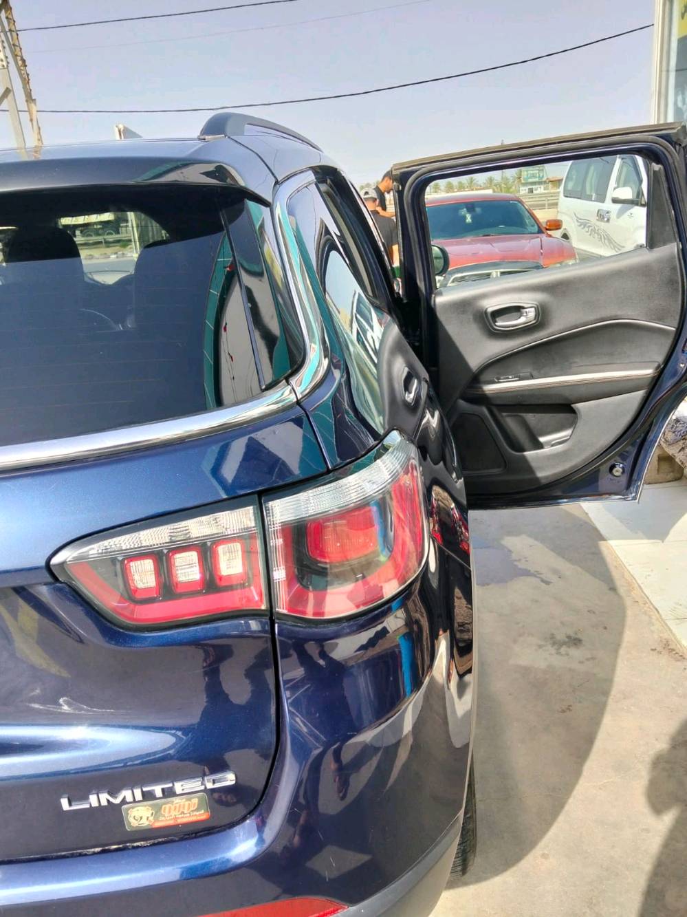 سلام عليكم جيب  موديل2019 
فور ويل 4x4
الون حبري مع قمارة سودة بلاك توب
فول مواصفات ماعدى البنراما 
مميزات السيارة 
كار بلاي مع شاشة كبيرة 
كشنات جلد مع تدفئة تبريد
 كامرة دوارة 
ادامة كاملة 
سستم صوت past
بصمة ابواب مع ترحيب 
تشغيل عن بعد 
تعتيم 
سايد بريك بصمة 
وضعيات القيادة 
مثبت سرعة 
رقم بصرة انكليزي جديد 
سنوية 2027 مشروع وطني تحول ثاني يوم
طخم تاير جديد
محرك 2400 مكفول 
كير 9 نمر مكفول 
تدفئة تبريد كفالة 
مكفولة من الصبغ
داخلة في حالة ممتازة
عدد المسارات 85 الف ميل 
حدادية 100% قبل كم يوم مبدلهاا صدر
السعر 117يها مجال
العنوان البصرة 
متوفر واتساب ***********
بيها بارد بالباب الراكب وبارد بالجاملغ الخلفي